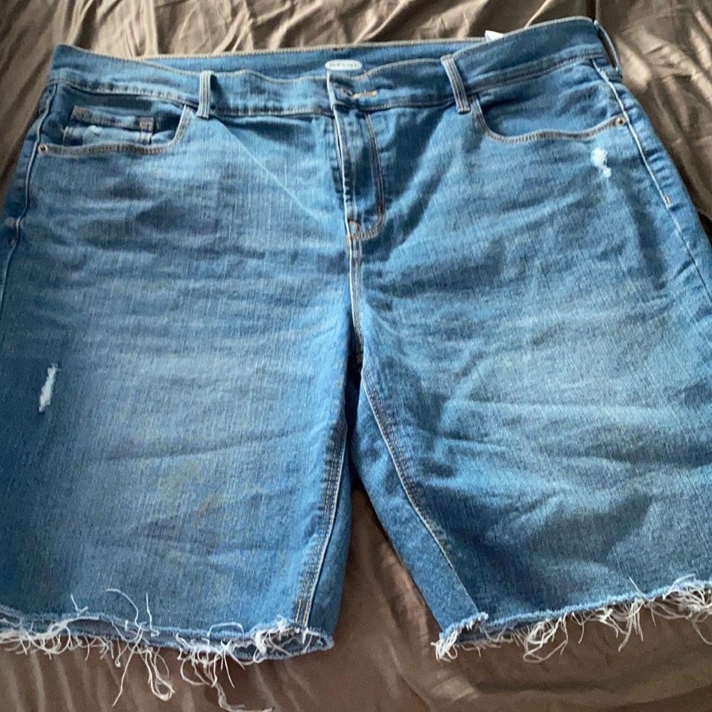 Old navy 2 pair of size 16 shorts